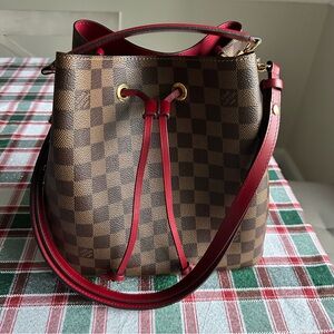 Louis Vuitton NeoNoé bag in Damier Ebene/Discontinued Colorway